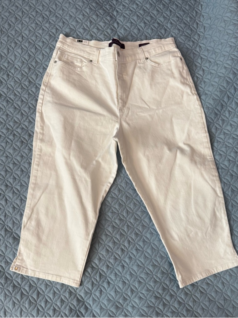 Gloria Vanderbilt white Denim capris